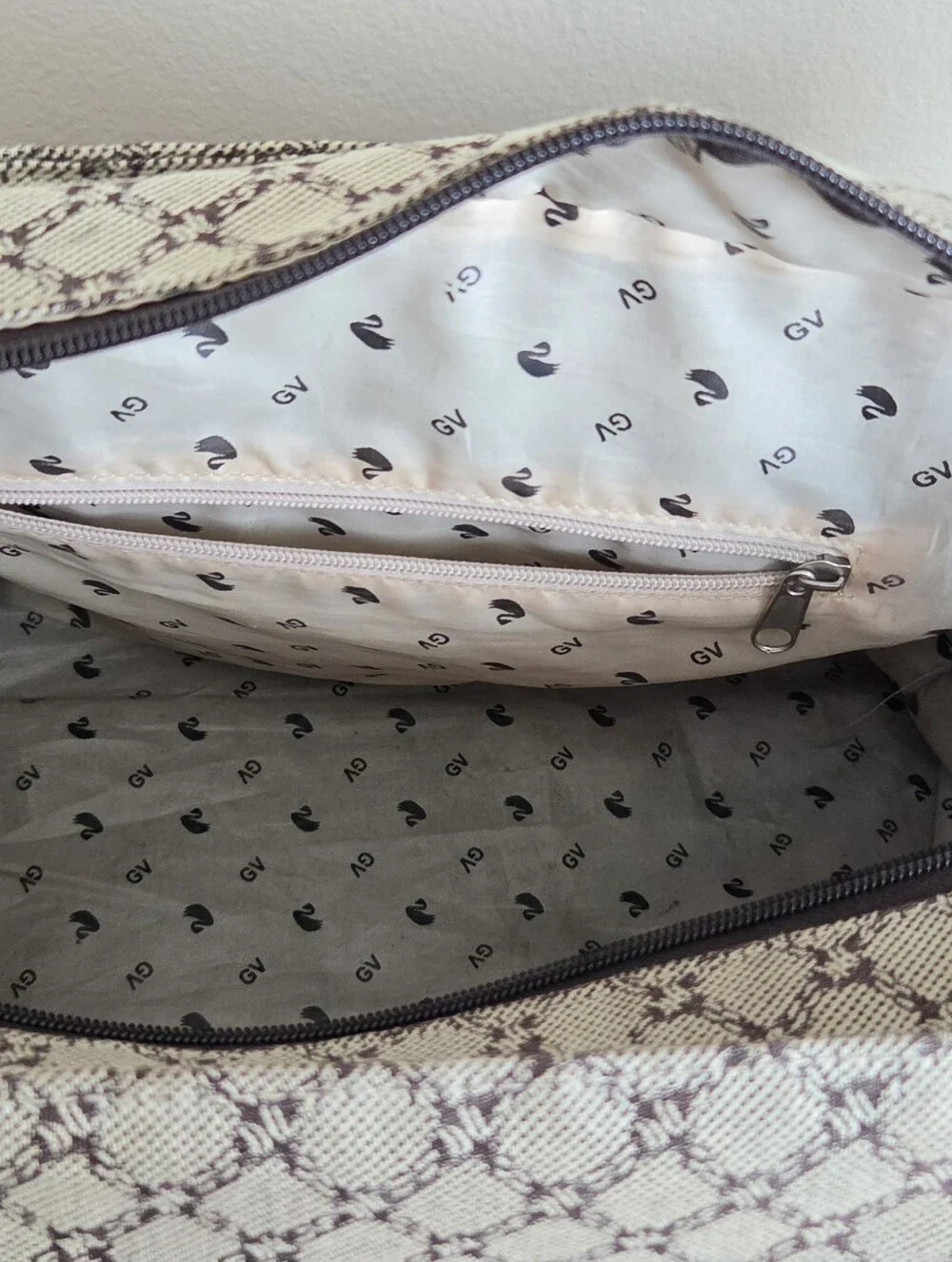 Gloria Vanderbilt Brown and Cream Patterned Tote Bag with Pouch
